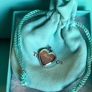 🌸🌸 Authentic Tiffany & Co. Mom Heart Locket